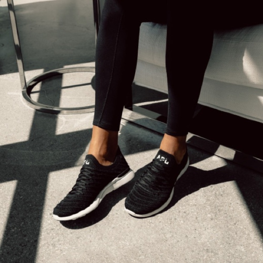 Black and white APL Techloom wave